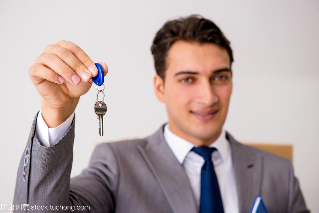 房地產(chǎn)經(jīng)紀(jì)人 開啟新房之旅的鑰匙與向?qū)?></a></div>
<div   id=